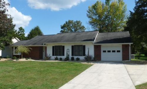 104 Kaw Ct, Crossville, TN 38572-6694