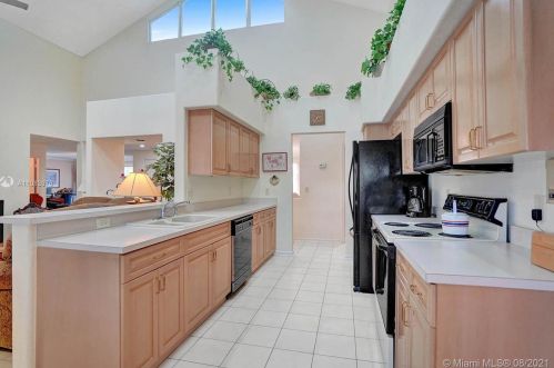 920 203rd Ave, Hollywood FL  33029-3439 exterior