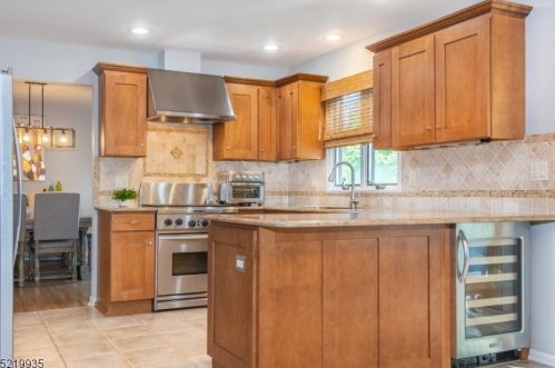 31 Drake Ct, Dover NJ  07869-4851 exterior