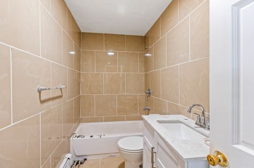 64 Knoll St, North Lindenhurst NY  11757-6906 exterior