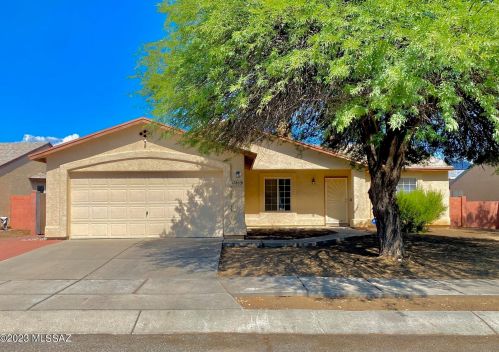 7805 Claremon Ave, Tucson AZ  85747-5133 exterior