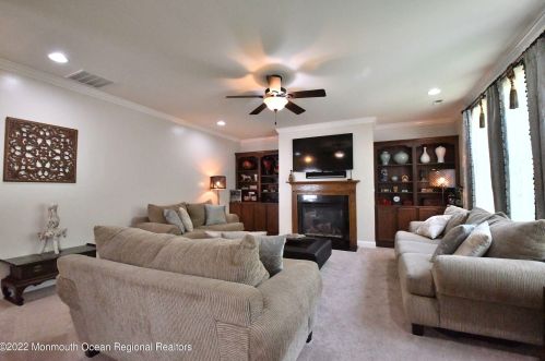 7 Lily Ln, Piscataway NJ  08854-6670 exterior