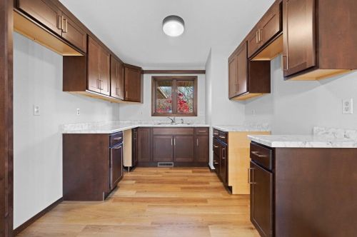 1093 David Ln, Green Bay, WI 54313-7002