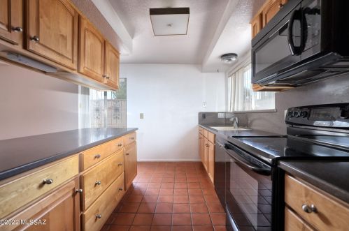 9736 Stoner Pl, Tucson, AZ 85748-2745