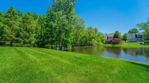 101 Muirfield Dr, Valpo IN  46385-6277 exterior