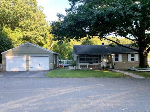 16 Forestwood Dr, Waterbury, CT 06708-2909