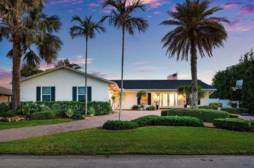 5 Inlet Cay Dr, Boynton Beach, FL 33435-5206