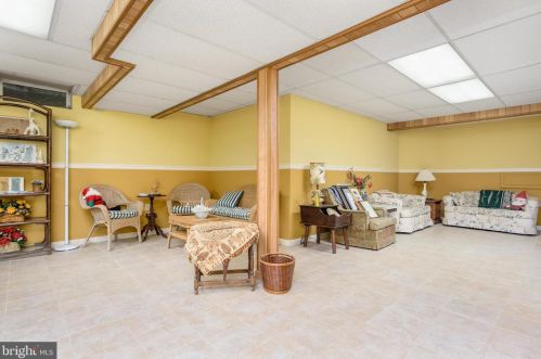 6529 Baywood Dr, Harrisburg PA 17111-6894 exterior