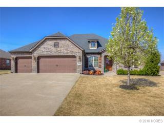 5718 Ashbrook Dr, Bartlesville, OK 74006-6962