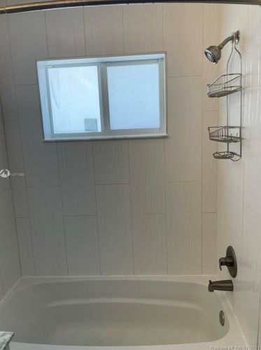 524 208 Dr, Hollywood FL 33029-2198 exterior