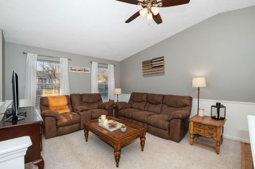 1065 Fallbrook Dr, Covington, KY 41018-2184