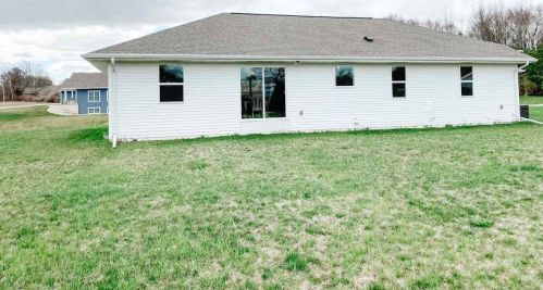 6027 Bay Ter, Luxemburg, WI 54217-9155