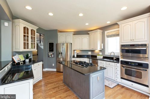 19277 Crk Fld Cir, Leesburg VA  20176-1621 exterior