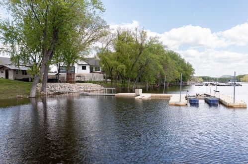 71 Hinkley Rd, La Crosse, WI