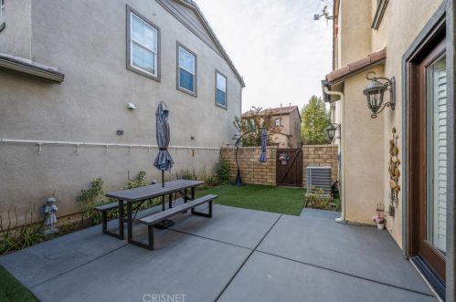 28474 Camino Del Arte Dr, Santa Clarita CA  91354-3094 exterior