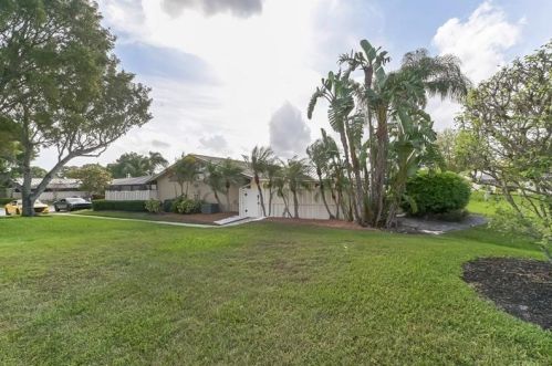 5930 Golden Eagle Cir, West Palm Beach, FL 33418-1529