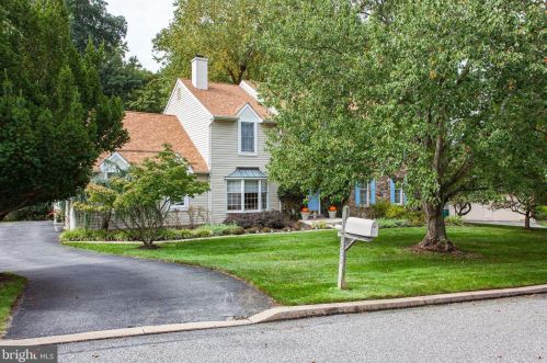 880 Heatherstone Dr, Berwyn, PA 19312-2505