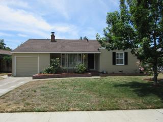 2328 Irvin Way, Sacramento, CA 95822-2824