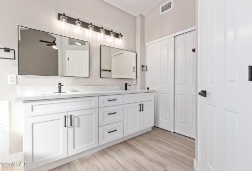 1722 Gilmore Cir, Mesa AZ 85206-3855 exterior