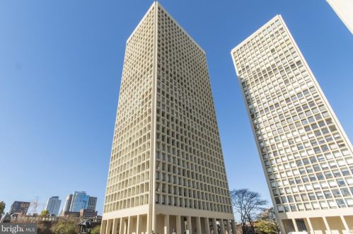 210 Locust St, Philadelphia PA  19106-3945 exterior