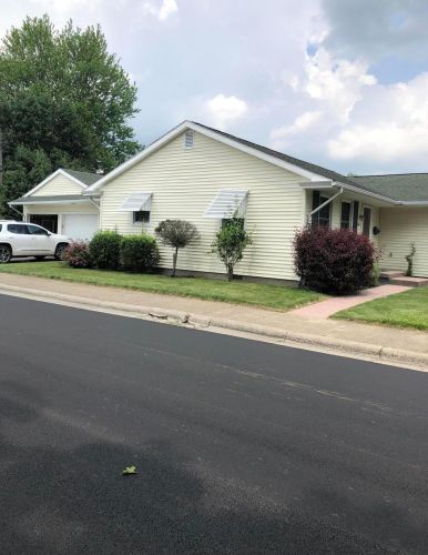 558 Comfort Ln, Washington Ch, OH 43160-2413