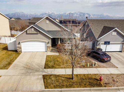 7509 Sunset Maple Dr, Taylorsville, UT 84081-3384