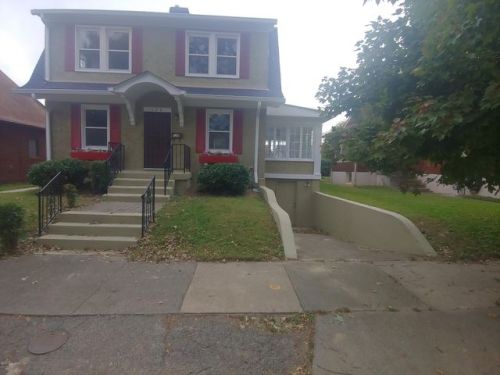 128 Shawnee Ter, Louisville, KY 40212-2651