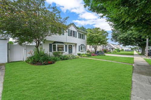 2362 6th St, Hempstead, NY 11554-3135
