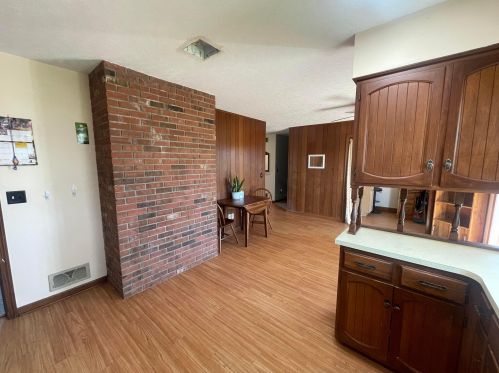 6150 Southview Dr, Nashport, OH 43830-9011