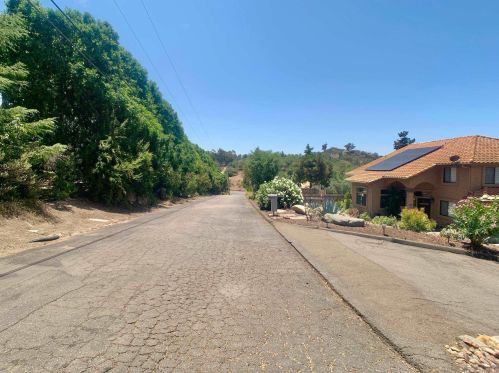 2435 Deland Dr, Alpine CA  91901-3192 exterior