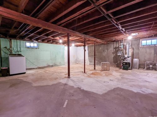 17 Torwood Ct, Huntington Station NY  11746-3811 exterior