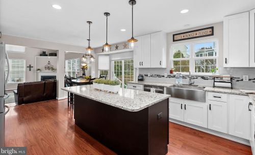9159 Weathersfield Dr, Bristow, VA 20136-1784