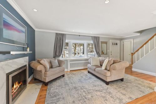 598 Quaker Rd, Chappaqua, NY 10514-2015
