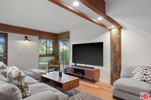 21629 Saddle Peak Rd, Topanga CA  90290-3415 exterior