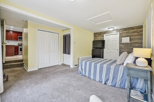 141 Cedarhurst Ln, Milford CT  06461-2721 exterior