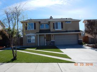1271 Crestview Dr, Hollister, CA 95023-6265