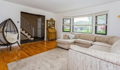 2837 Robert Ln, North Bellmore NY  11710-2927 exterior