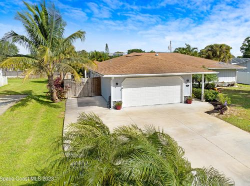 221 Degan Pl, Sebastian FL  32958-4509 exterior