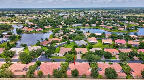 3965 Recreation Ln, Naples, FL 34116-7314