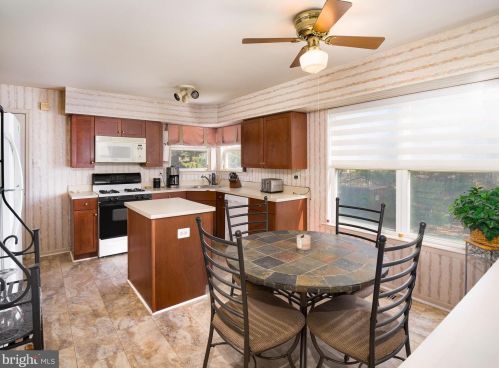 113 Green Spring Cir, Lansdale, PA 19446-6718