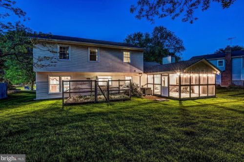 1125 Artic Quill Rd, Herndon VA  20170-3603 exterior