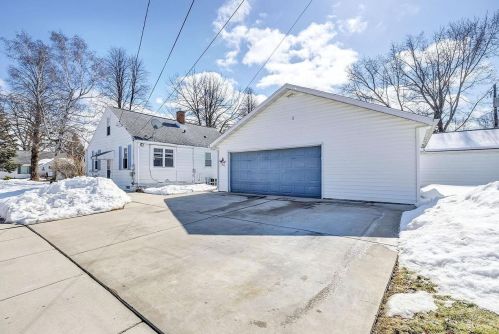 1326 11th Ave, Green Bay, WI 54304-3577