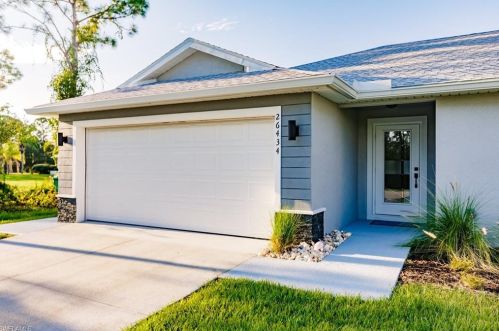 2213 15th Ter, Cape Coral, FL 33909-1747