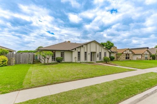 1866 Green Ridge Dr, Carrollton, TX 75007-5222