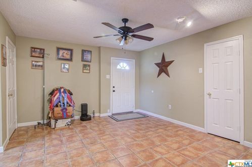 117 Navasota Ln, Seguin, TX 78155-7019