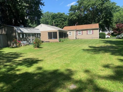 43 Van Wyck Dr, Poughkeepsie NY  12601-1518 exterior