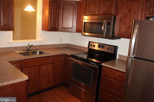 2241 Brownstone Ln, Spring Grove, PA 17362-7885