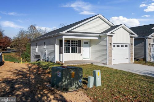 558 Great Oak Ct, Woodstock, VA 22664-2079