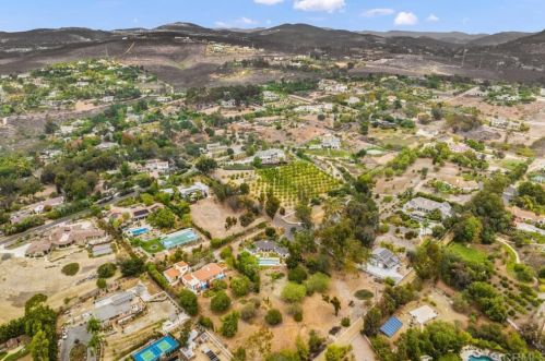 3533 Dove Holw Rd, Encinitas CA 92024-7245 exterior