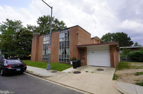 901 Wesley Pl, Washington, DC 20024-4211